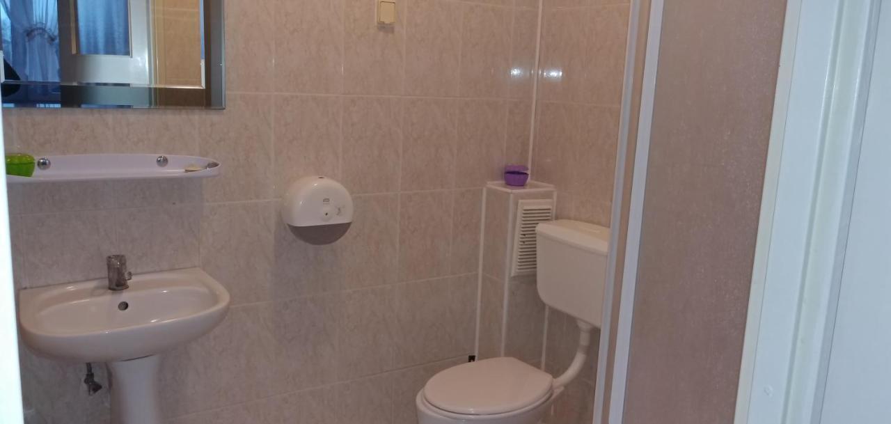 Osrodek Sportowo Wypoczynkowy Pustynia Hostel Debica  Bagian luar foto